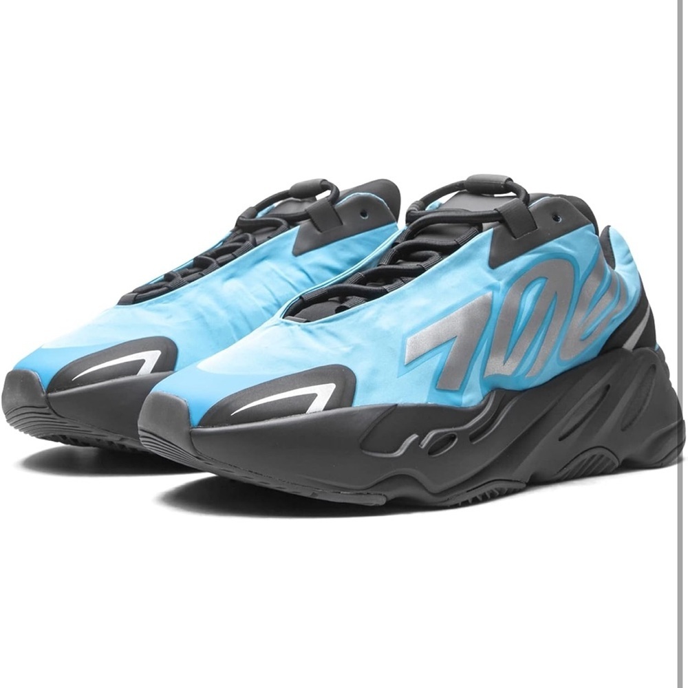adidas Yeezy Boost 700 MNVN Size 8